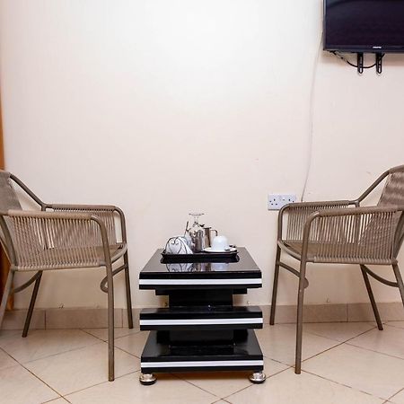 Airport Unique Hotel Entebbe Buitenkant foto