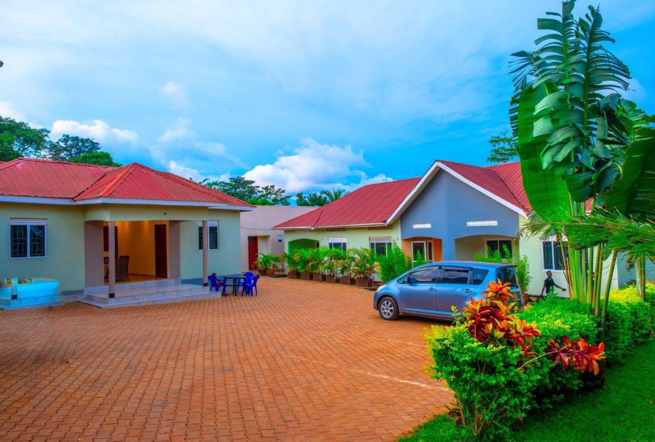 Airport Unique Hotel Entebbe Buitenkant foto