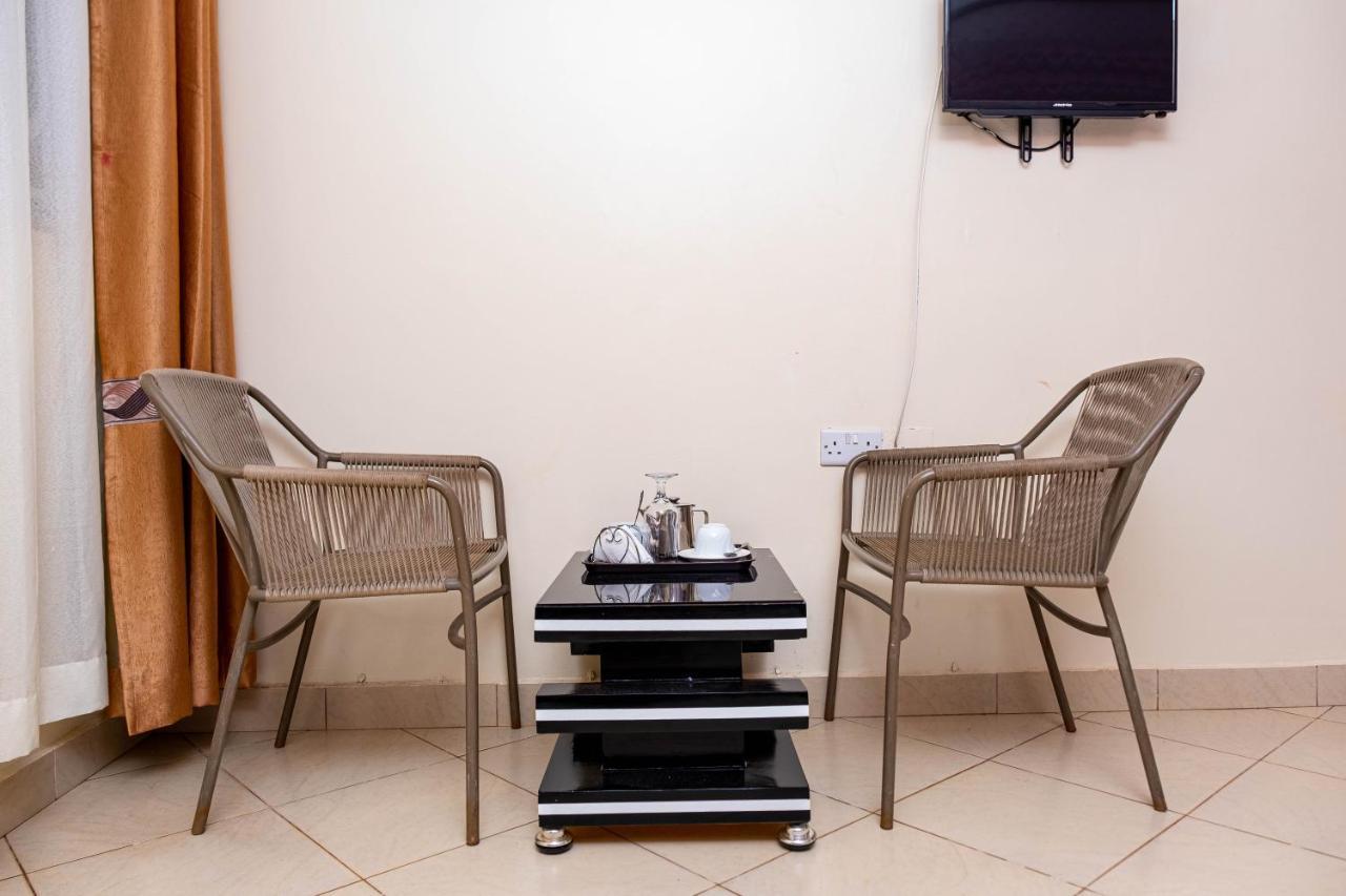 Airport Unique Hotel Entebbe Buitenkant foto
