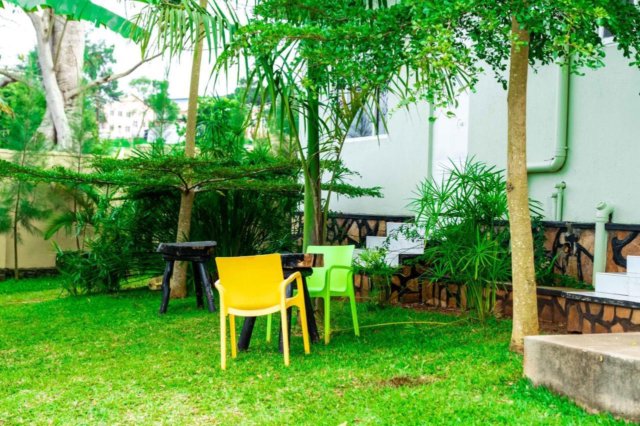 Airport Unique Hotel Entebbe Buitenkant foto