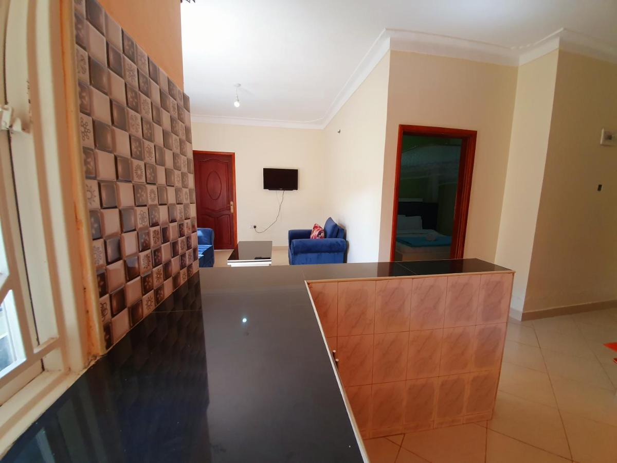 Airport Unique Hotel Entebbe Buitenkant foto
