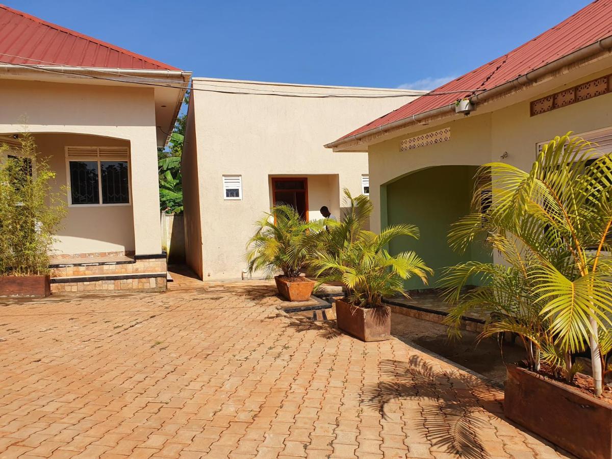 Airport Unique Hotel Entebbe Buitenkant foto
